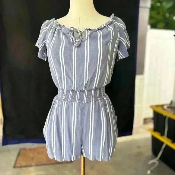 Guess - Off the Shoulder Romper - Picture 1 of 8